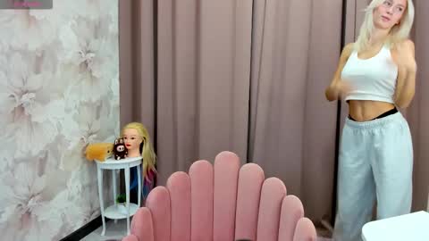 Luucy UTC1 Mon Tue Wed Thu Fri 0500-1130 online show from 10.16.25