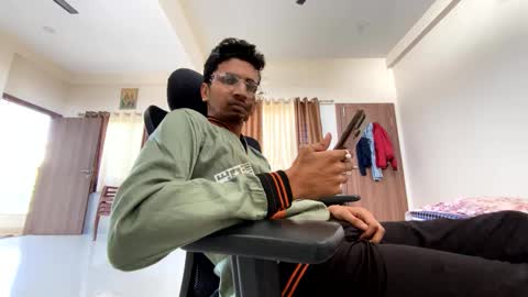 Mask Boy online show from 12.19.24