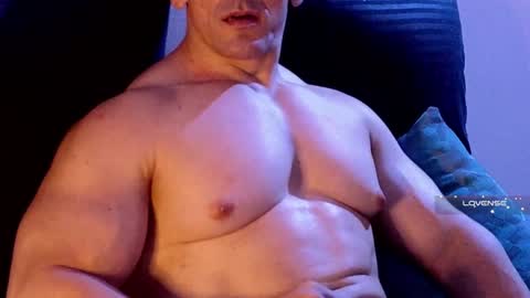 Snapshot of masked_bodybuilder chatting on 01.18.25 masked_bodybuilder online show from 01.18.25