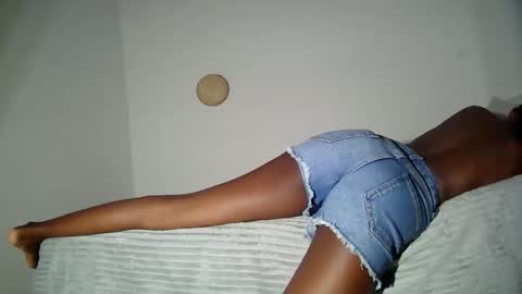Snapshot of masked_shy_girl chatting on 04.26.26 masked_shy_girl online show from 04.26.26