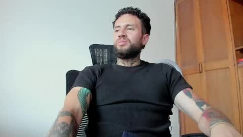 Snapshot of master_steven_01 chatting on 05.19.26 steven online show from 05.19.26
