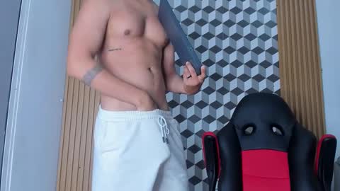 mathias cocks online show from 02.06.25