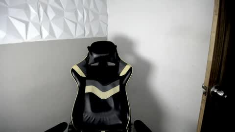Snapshot of mathiass_twinkk_ chatting on 04.15.26 MATHIAS online show from 04.15.26