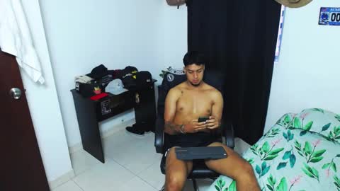 Snapshot of matias_bianco01 chatting on 01.05.25 matias online show from 01.05.25