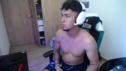 Snapshot of matias_bianco01 chatting on 09.18.25 matias online show from 09.18.25