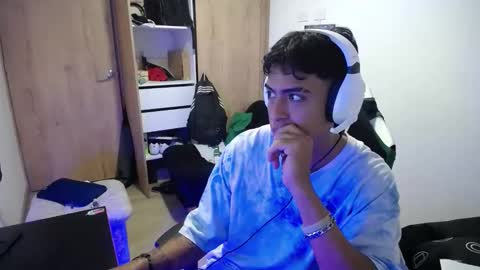 Snapshot of matias_bianco01 chatting on 09.30.25 matias online show from 09.30.25