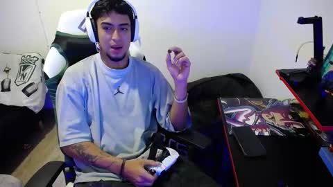 Snapshot of matias_bianco01 chatting on 10.07.25 matias online show from 10.07.25