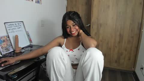 Snapshot of matilde27 chatting on 02.15.25 Daniela online show from 02.15.25