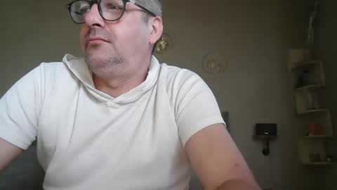 Snapshot of matrike1 chatting on 04.18.26 matrike1 online show from 04.18.26