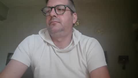 Snapshot of matrike1 chatting on 04.19.26 matrike1 online show from 04.19.26