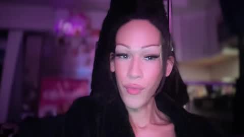 MOLLY MILLS online show from 12.18.25