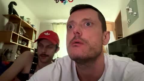 Snapshot of matt71136 chatting on 10.25.25 french fist online show from 10.25.25
