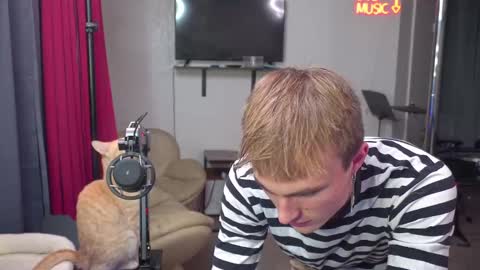 Snapshot of mattcashxxx chatting on 12.08.24 Matt Cash online show from 12.08.24