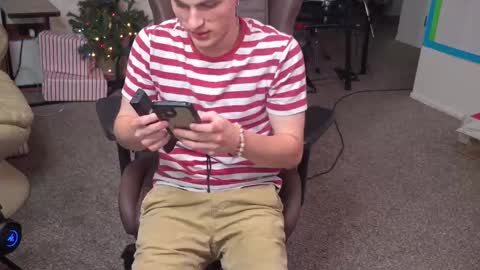 Snapshot of mattcashxxx chatting on 12.09.24 Matt Cash online show from 12.09.24