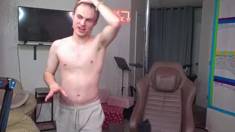 Snapshot of mattcashxxx chatting on 12.13.24 Matt Cash online show from 12.13.24