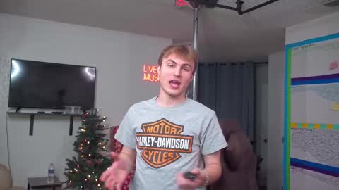 Snapshot of mattcashxxx chatting on 12.25.24 Matt Cash online show from 12.25.24