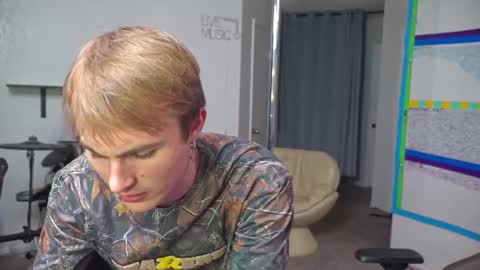 Snapshot of mattcashxxx chatting on 02.14.25 Matt Cash online show from 02.14.25