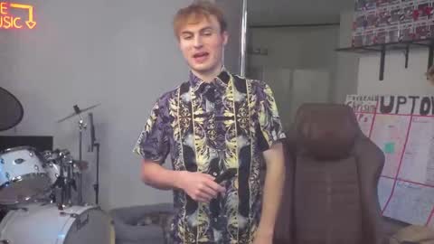 Snapshot of mattcashxxx chatting on 10.04.25 Matt Cash online show from 10.04.25