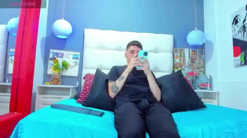 Snapshot of matteo12_ chatting on 11.05.25 ---Matteo--- online show from 11.05.25