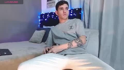 Snapshot of matteo12_ chatting on 11.19.25 ---Matteo--- online show from 11.19.25