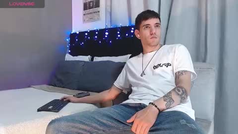 Snapshot of matteo12_ chatting on 11.20.25 ---Matteo--- online show from 11.20.25