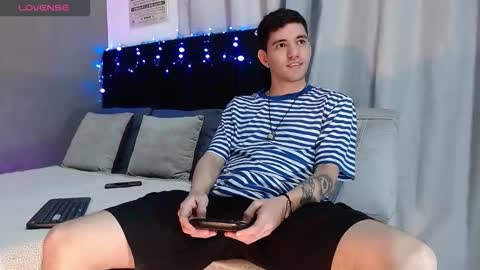 Snapshot of matteo12_ chatting on 11.26.25 ---Matteo--- online show from 11.26.25