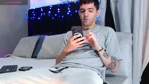 Snapshot of matteo12_ chatting on 11.29.25 ---Matteo--- online show from 11.29.25