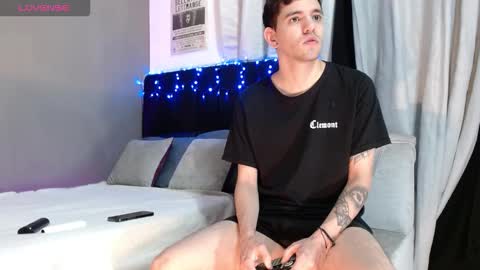 Snapshot of matteo12_ chatting on 11.30.25 ---Matteo--- online show from 11.30.25