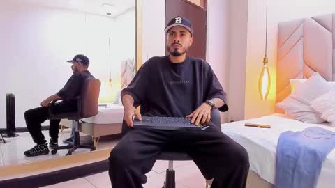 Snapshot of matthewcullenn chatting on 02.25.26 Matthew online show from 02.25.26