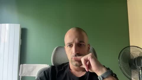 Snapshot of matthias24 chatting on 09.12.25 M online show from 09.12.25