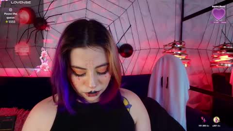 Snapshot of matti_sofia chatting on 10.15.25 TATIANA  AND ROUS online show from 10.15.25