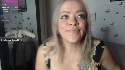 Snapshot of mature_liaa chatting on 02.24.25 Mature liaa online show from 02.24.25