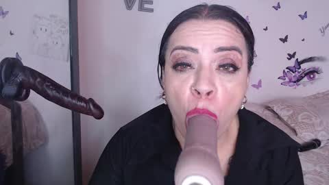 Snapshot of mature_liaa chatting on 03.17.26 Mature liaa online show from 03.17.26