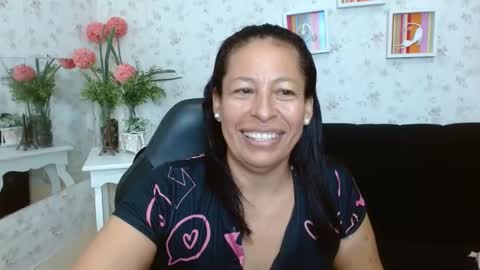 Snapshot of mature_martina_ chatting on 01.05.25 Martina online show from 01.05.25