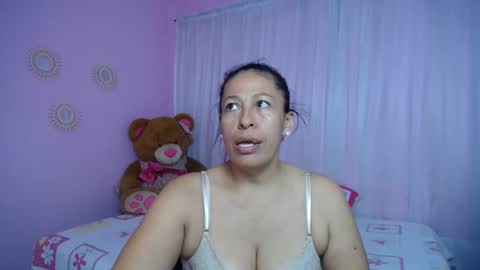 Snapshot of mature_martina_ chatting on 01.07.25 Martina online show from 01.07.25