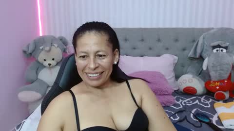 Snapshot of mature_martina_ chatting on 01.28.25 Martina online show from 01.28.25