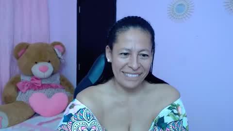 Snapshot of mature_martina_ chatting on 01.28.25 Martina online show from 01.28.25