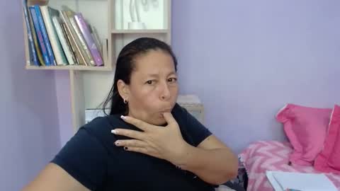 Snapshot of mature_martina_ chatting on 11.01.25 Martina online show from 11.01.25