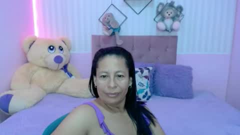 Snapshot of mature_martina_ chatting on 11.16.25 Martina online show from 11.16.25