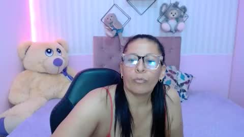 Snapshot of mature_martina_ chatting on 11.22.25 Martina online show from 11.22.25