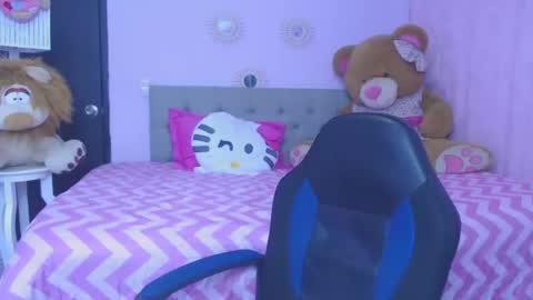 Snapshot of mature_martina_ chatting on 11.30.25 Martina online show from 11.30.25