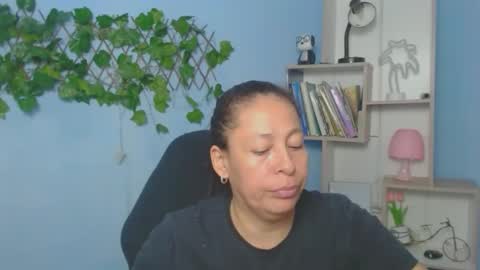 Snapshot of mature_martina_ chatting on 12.05.25 Martina online show from 12.05.25