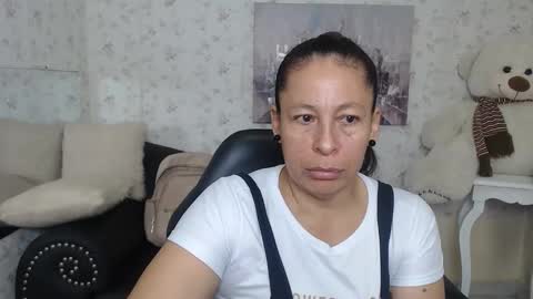 Snapshot of mature_martina_ chatting on 06.01.26 Martina online show from 06.01.26