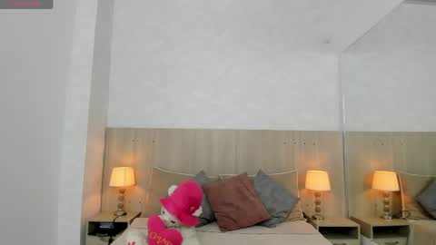 Snapshot of mature_vayolet chatting on 04.21.26 Vayolet Castro online show from 04.21.26