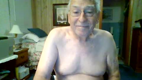 Snapshot of maturecouple1954 chatting on 04.19.26 SXECPL55 at G mail Dot Com online show from 04.19.26