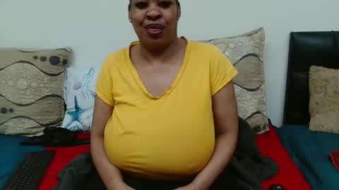 Snapshot of maturedbootyqueen chatting on 04.30.26 QUEEN online show from 04.30.26