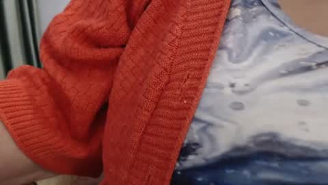 Snapshot of maturedesire chatting on 12.21.24 Desire online show from 12.21.24