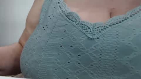 Snapshot of maturedesire chatting on 12.28.24 Desire online show from 12.28.24