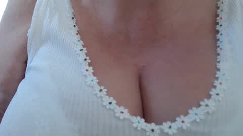 Snapshot of maturedesire chatting on 01.06.25 Desire online show from 01.06.25