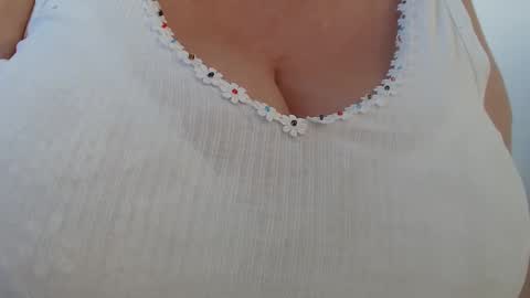 Snapshot of maturedesire chatting on 01.06.25 Desire online show from 01.06.25